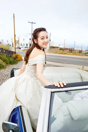 迪丽热巴唯美迷人婚纱写真图片_5