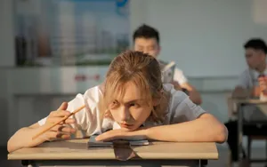 周锐衬衫校服帅气写真图片_5