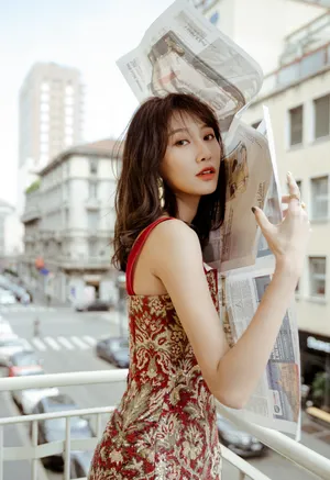 李斯羽性感优雅街拍图片_2