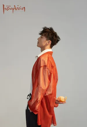 李泊文潮流帅气街拍图片