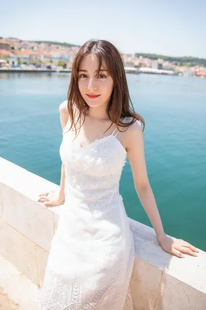 迪丽热巴灵动仙气海边写真图片_3