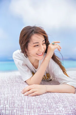 迪丽热巴活力小清新写真图片