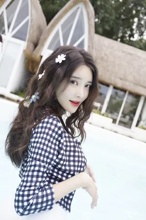 张璇性感比基尼泳池写真图片_2
