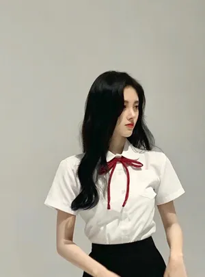 鞠婧祎学生装甜美写真图片