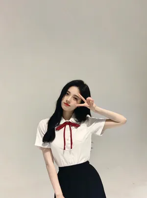 鞠婧祎学生装甜美写真图片