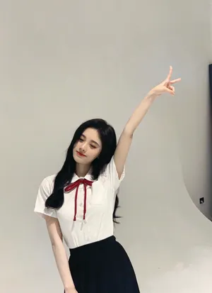 鞠婧祎学生装甜美写真图片_3