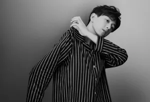李现最新黑白画报写真图片_2