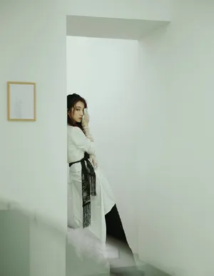 孟美岐蕾丝手套性感写真_2