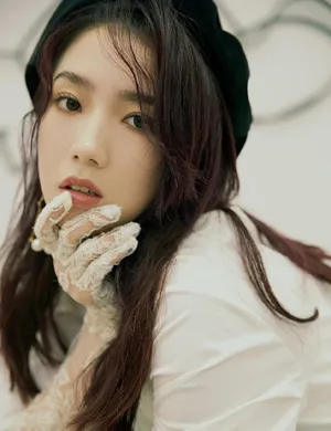孟美岐蕾丝手套性感写真_3