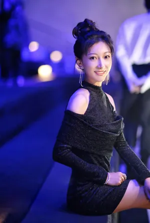 吴茉彤上海时装周甜美写真图片_2