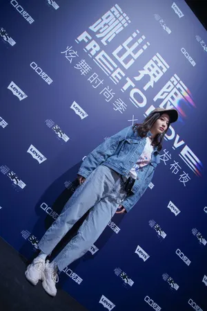 唐莉佳刘力菲性感写真图片_1