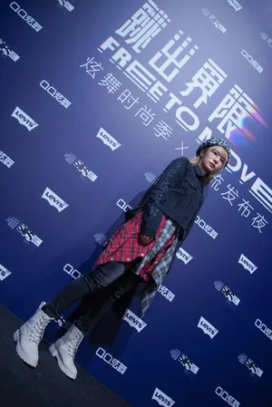 唐莉佳刘力菲性感写真图片_8