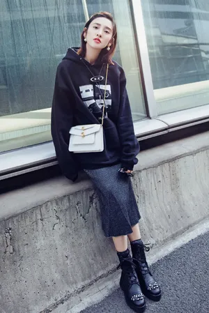 唐艺昕甜美元气机场照图片_7