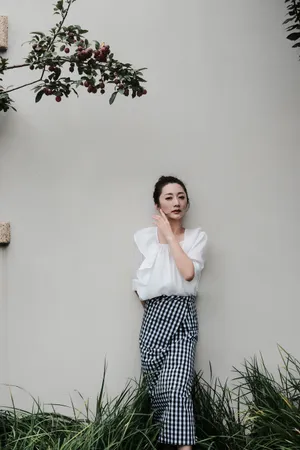 原子飞格子裙文艺性感写真图片