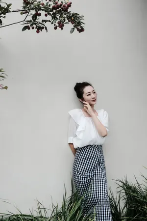 原子飞格子裙文艺性感写真图片_3