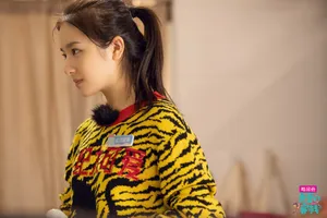 李兰迪格纹毛衣清秀图片_3