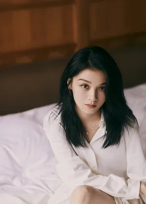 明星春夏熟女风性感写真图片第1张