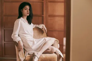 明星春夏熟女风性感写真图片_3