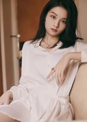 明星春夏熟女风性感写真图片_4