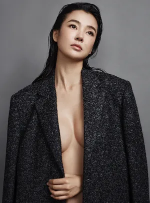 “龙女郎”姚星彤惹火身材性感写真_2