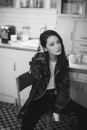 李沁慵懒时尚写真图片_2