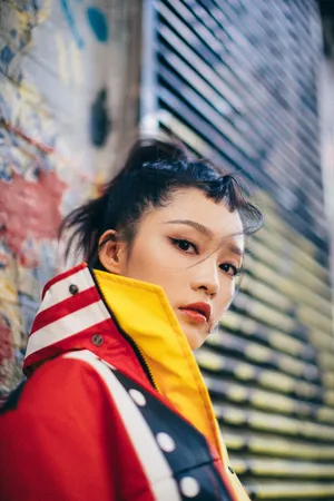李沁酷美时尚街拍写真图片