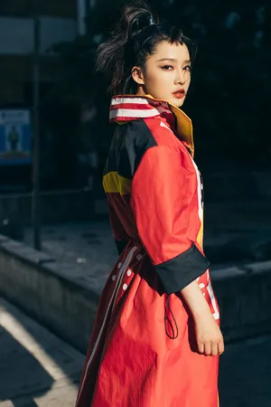 李沁酷美时尚街拍写真图片_2