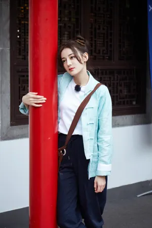 迪丽热巴《极限挑战》轻甜图片