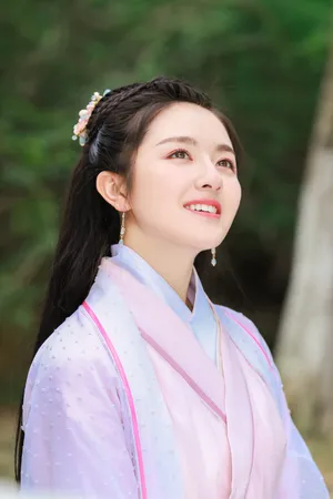 李兰迪粉嫩古装写真图片
