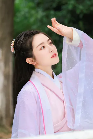 李兰迪粉嫩古装写真图片