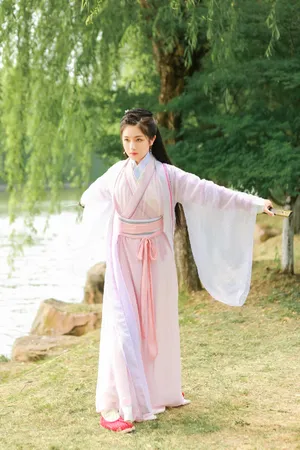 李兰迪粉嫩古装写真图片_8