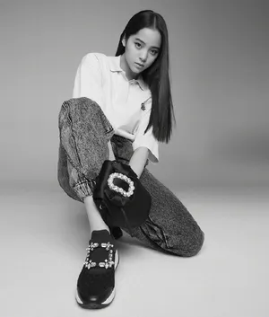 欧阳娜娜英姿飒爽黑白写真图片_6