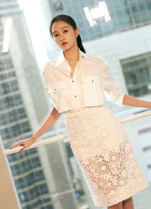 关晓彤蕾丝半身裙性感图片