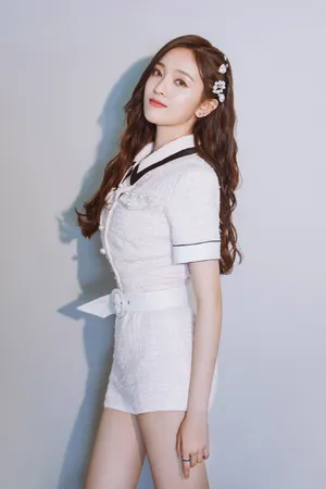 火箭少女101白裙长腿性感图片_4