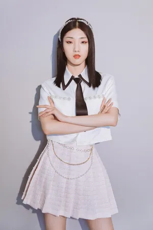 火箭少女101白裙长腿性感图片_6