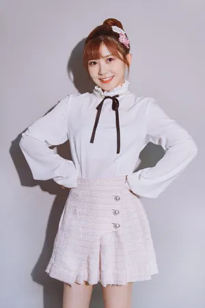 火箭少女101白裙长腿性感图片_8