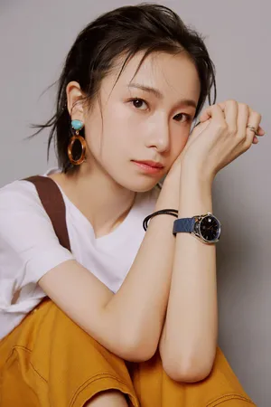 姜梓新清新俏丽时尚写真图片_3