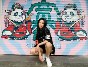 屈菁菁清爽靓丽街拍图片_8