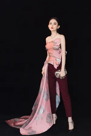 古力娜扎优雅时尚写真图片_3