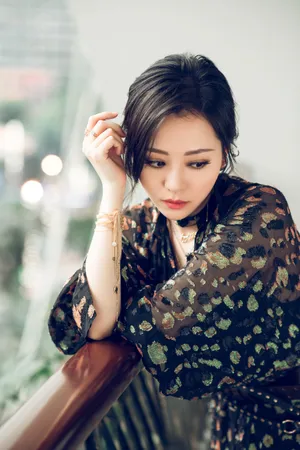 张靓颖清新靓丽写真图片_3