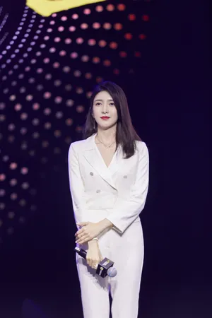 江疏影气质性感活动写真图片_5