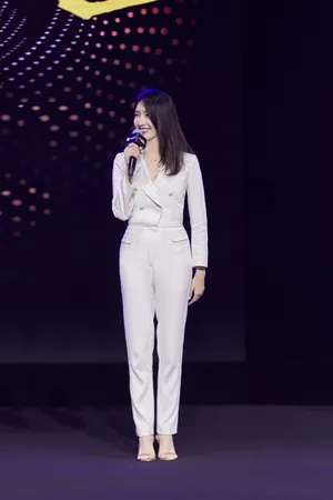 江疏影气质性感活动写真图片_8