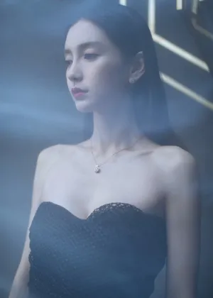 angelababy抹胸性感光影写真图片