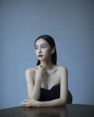 angelababy抹胸性感光影写真图片_3