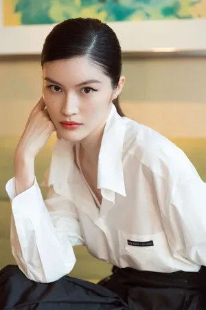 何穗优雅气质写真图片