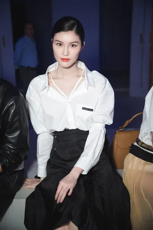 何穗优雅气质写真图片_4