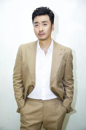 实力派演员黄俊鹏帅气写真图片_3