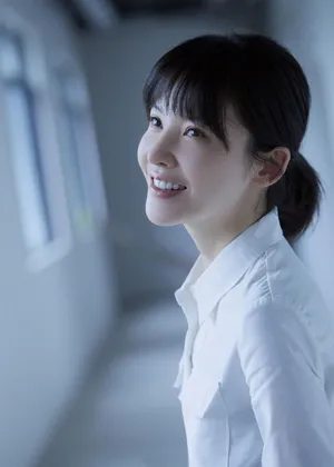 杨子姗《摩天大楼》角色海报图片