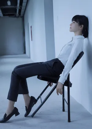 杨子姗《摩天大楼》角色海报图片_8