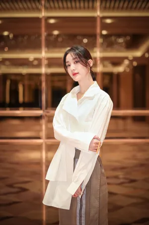 戚砚笛清新甜美街拍图片_4
